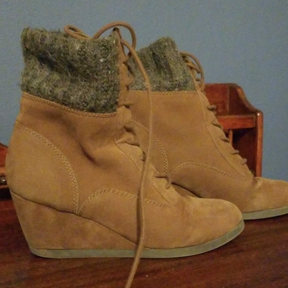 Cute wedge boot